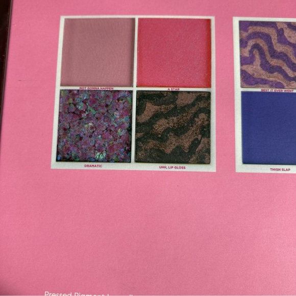 Official Meangirls Quad Eye Shadow Set - Picture 12 of 16